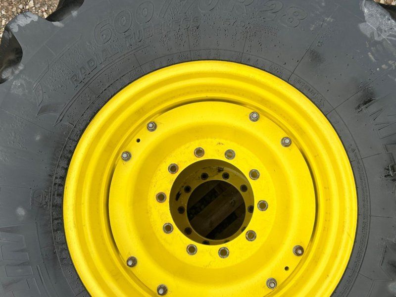 Michelin 650/85R38 + 600/70R28 John Deere 6.215R