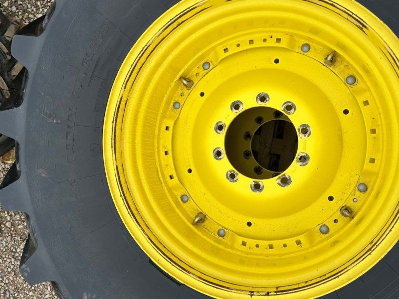 Michelin 650/85R38 + 600/70R28 John Deere 6.215R