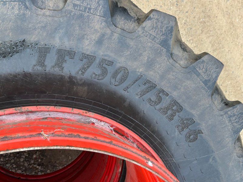 BKT 750/65R46 + 650/65R38