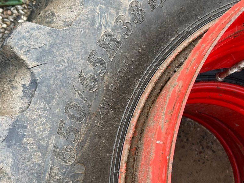 BKT 750/65R46 + 650/65R38