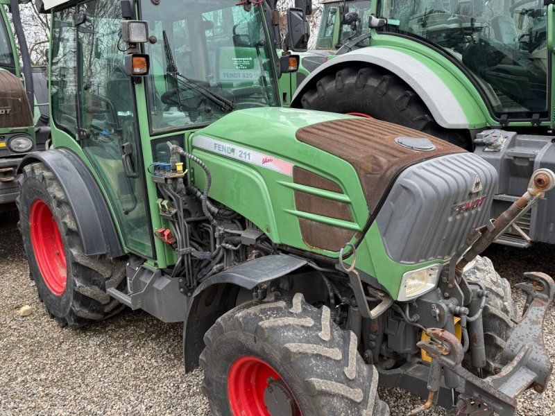 Fendt 211 Vario TMS V Model Med Frontlift og Front PTO