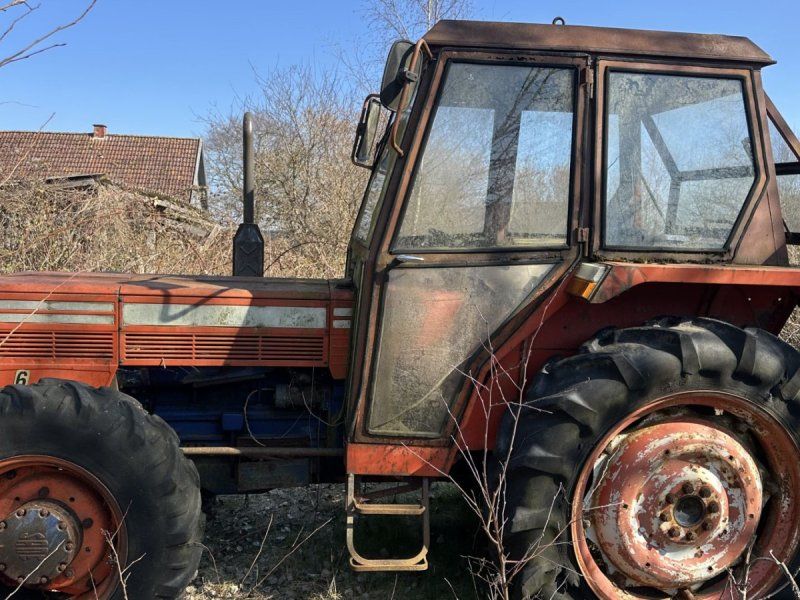 Same 90 hk. Starter og kører fint. Skal have 1 nyt bagdæk, er sprunge