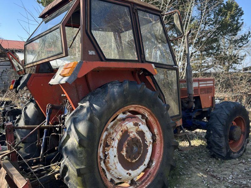 Same 90 hk. Starter og kører fint. Skal have 1 nyt bagdæk, er sprunge