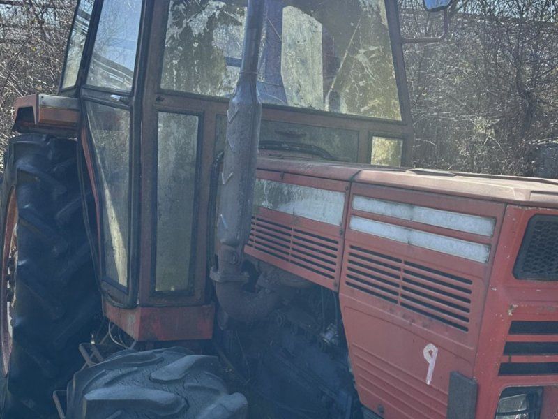 Same 90 hk. Starter og kører fint. Skal have 1 nyt bagdæk, er sprunge