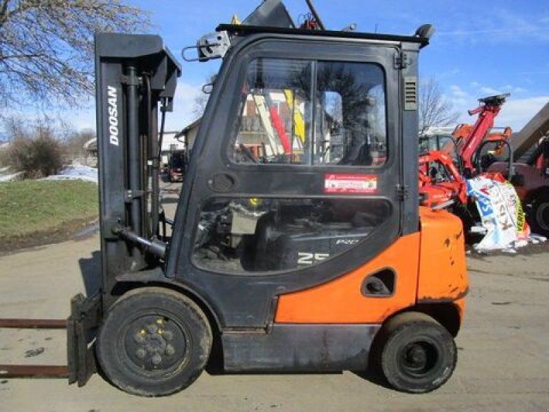Doosan D25S-5 Tripl-FH 4,8m + Seitenschieber