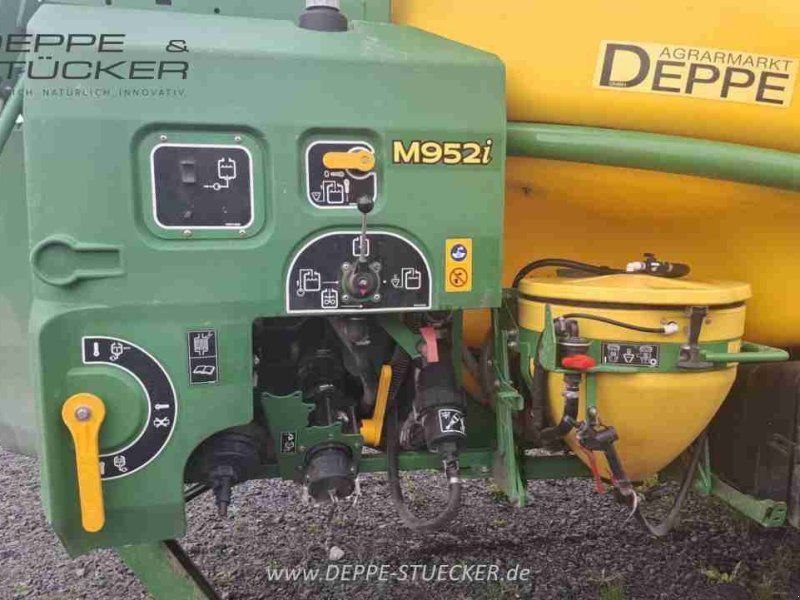 John Deere M952i