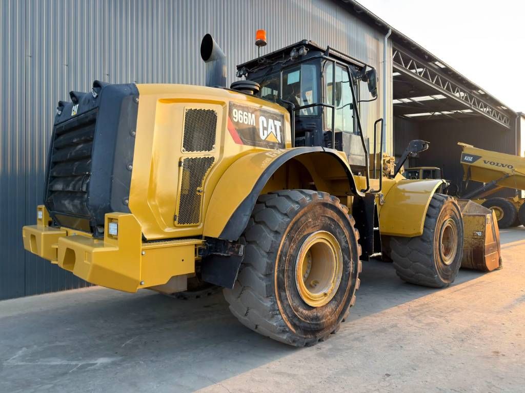 CAT 966M