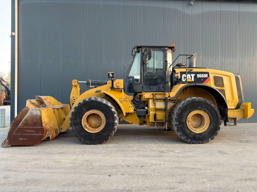 CAT 966M