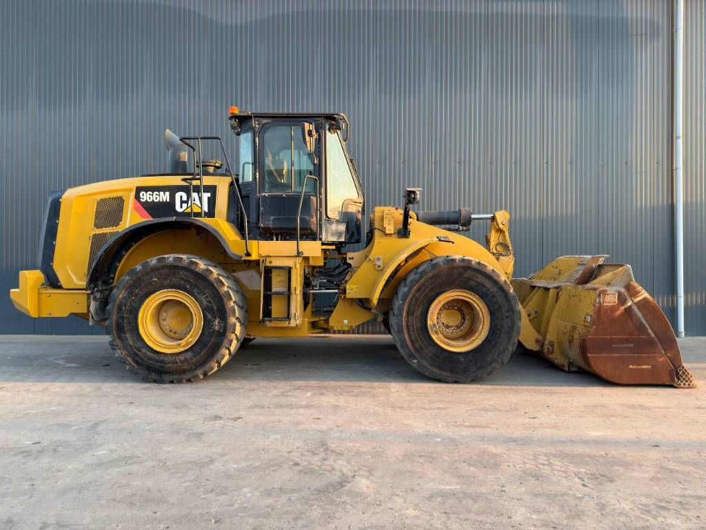 CAT 966M
