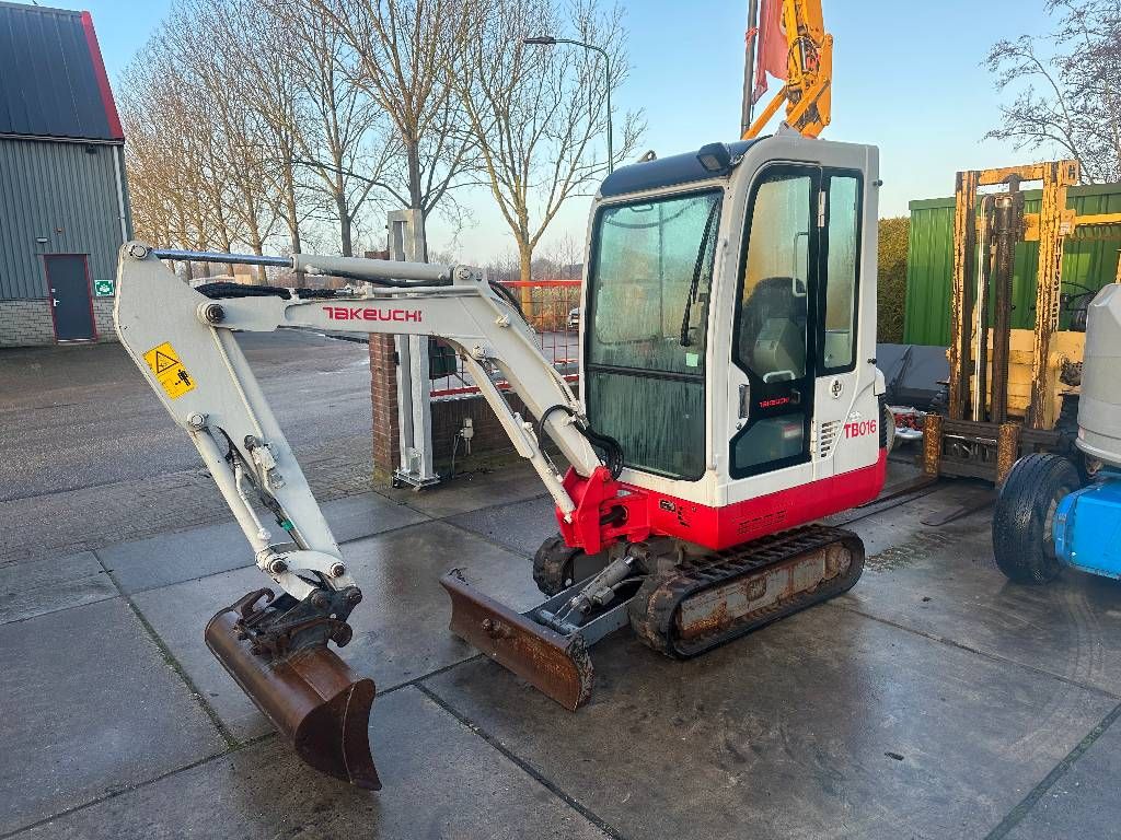 Takeuchi TB016 2013