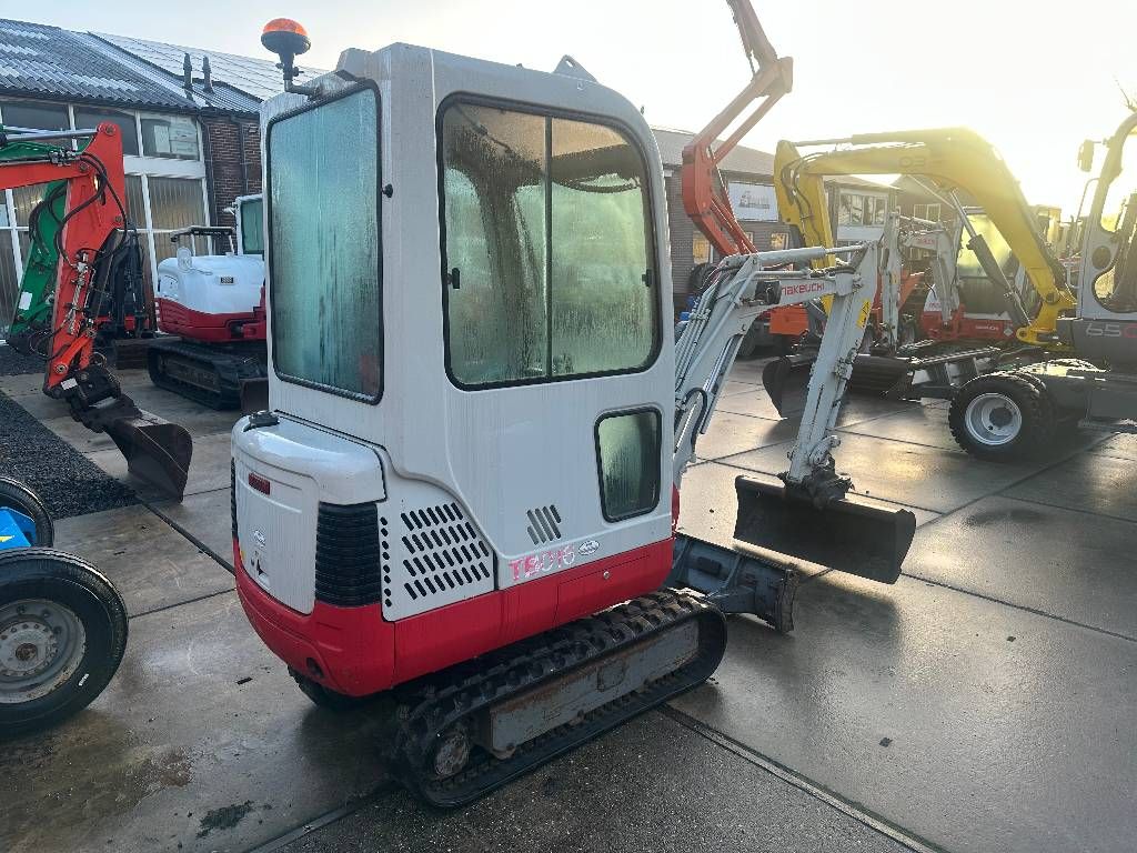 Takeuchi TB016 2013