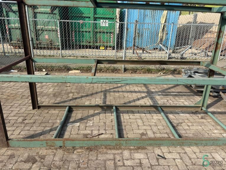 Pallet racking Unknown