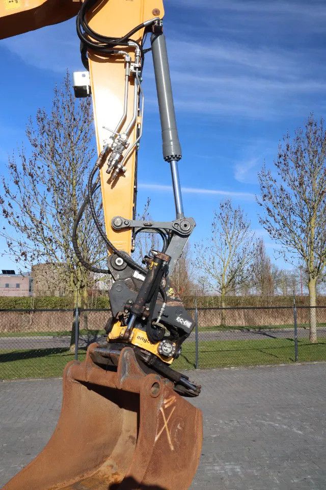 Liebherr R924 LC | ROTOTILT + GRIPPER | 2X BUCKET