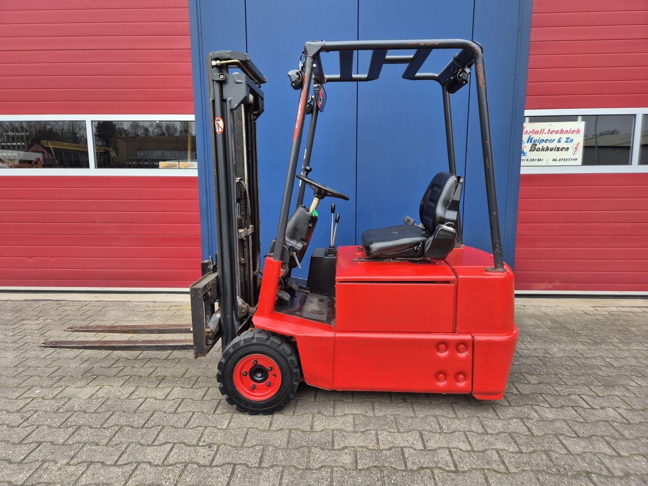 LINDE E15 HEFTRUCK MET SIDESHIFT EN FREELIFT ACCU'S VAN 2017