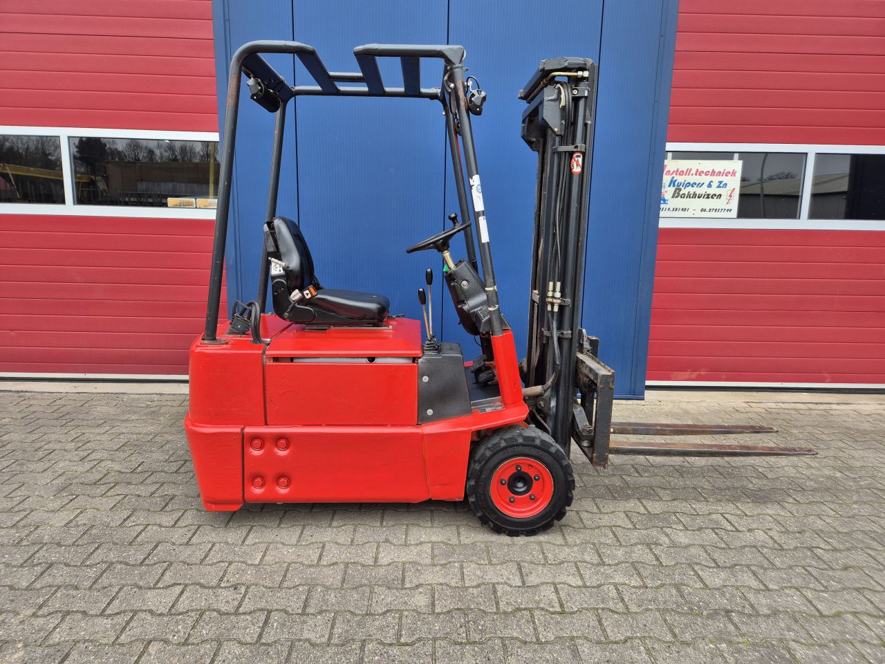 LINDE E15 HEFTRUCK MET SIDESHIFT EN FREELIFT ACCU'S VAN 2017