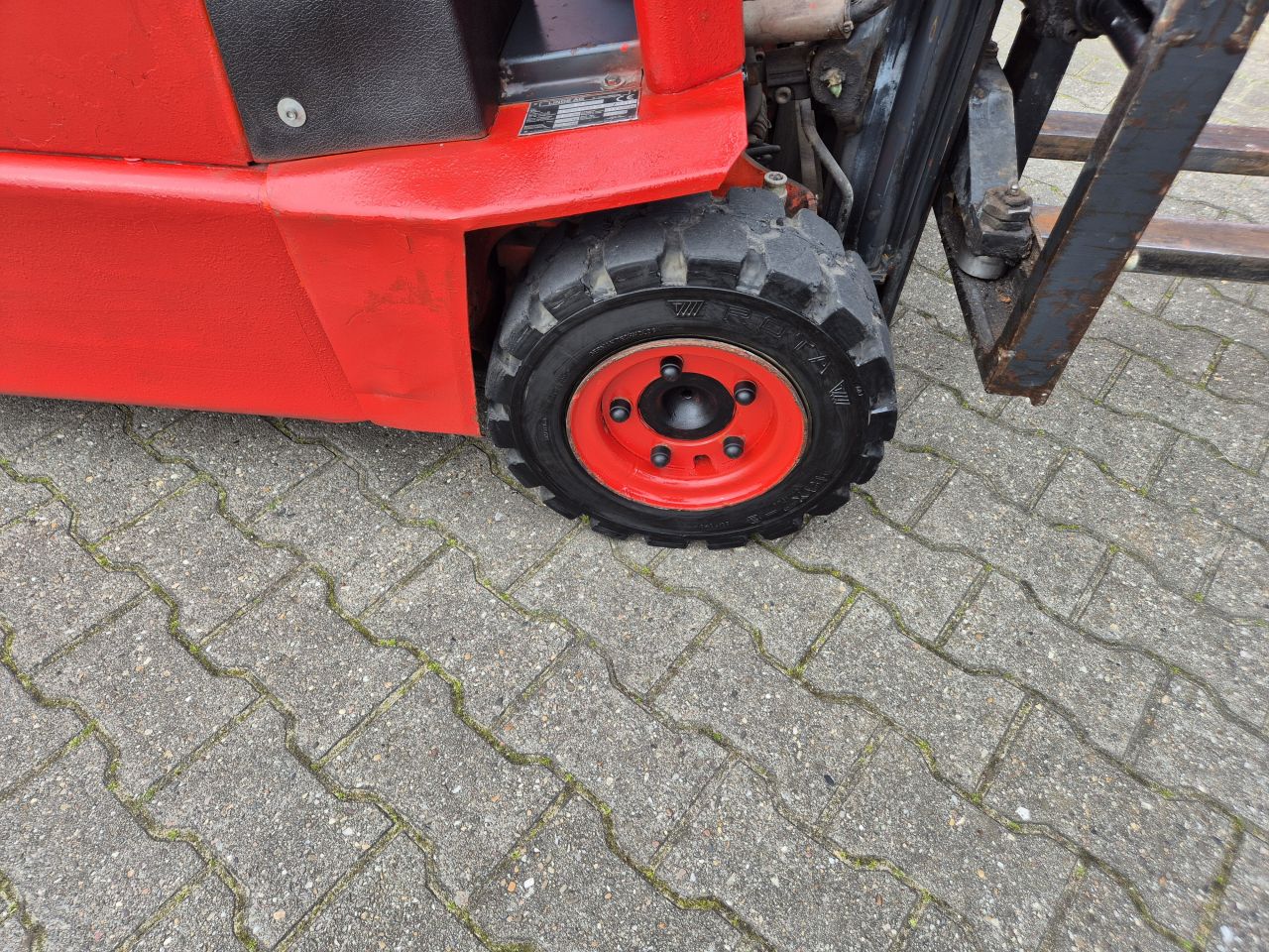 LINDE E15 HEFTRUCK MET SIDESHIFT EN FREELIFT ACCU'S VAN 2017