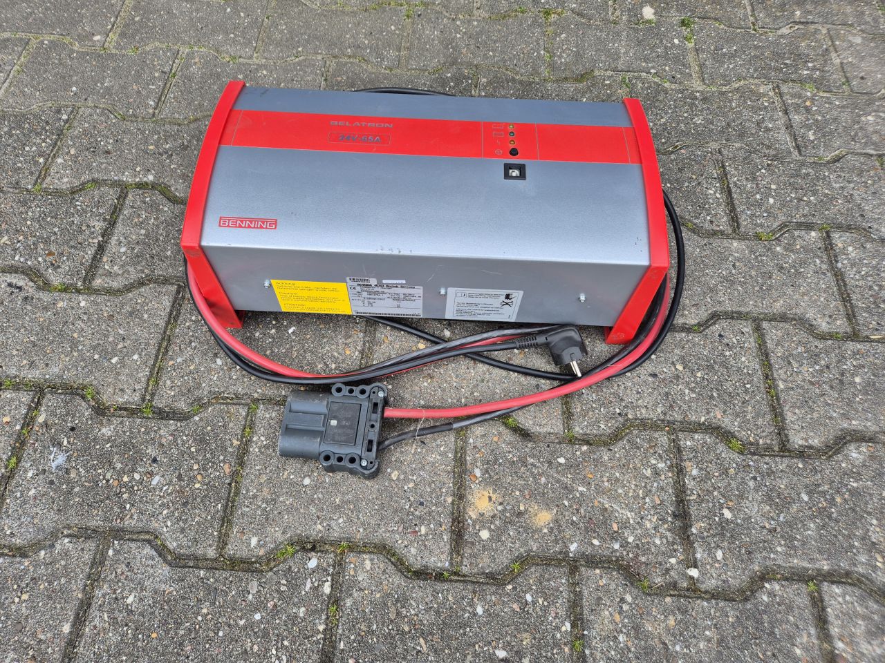 LINDE E15 HEFTRUCK MET SIDESHIFT EN FREELIFT ACCU'S VAN 2017