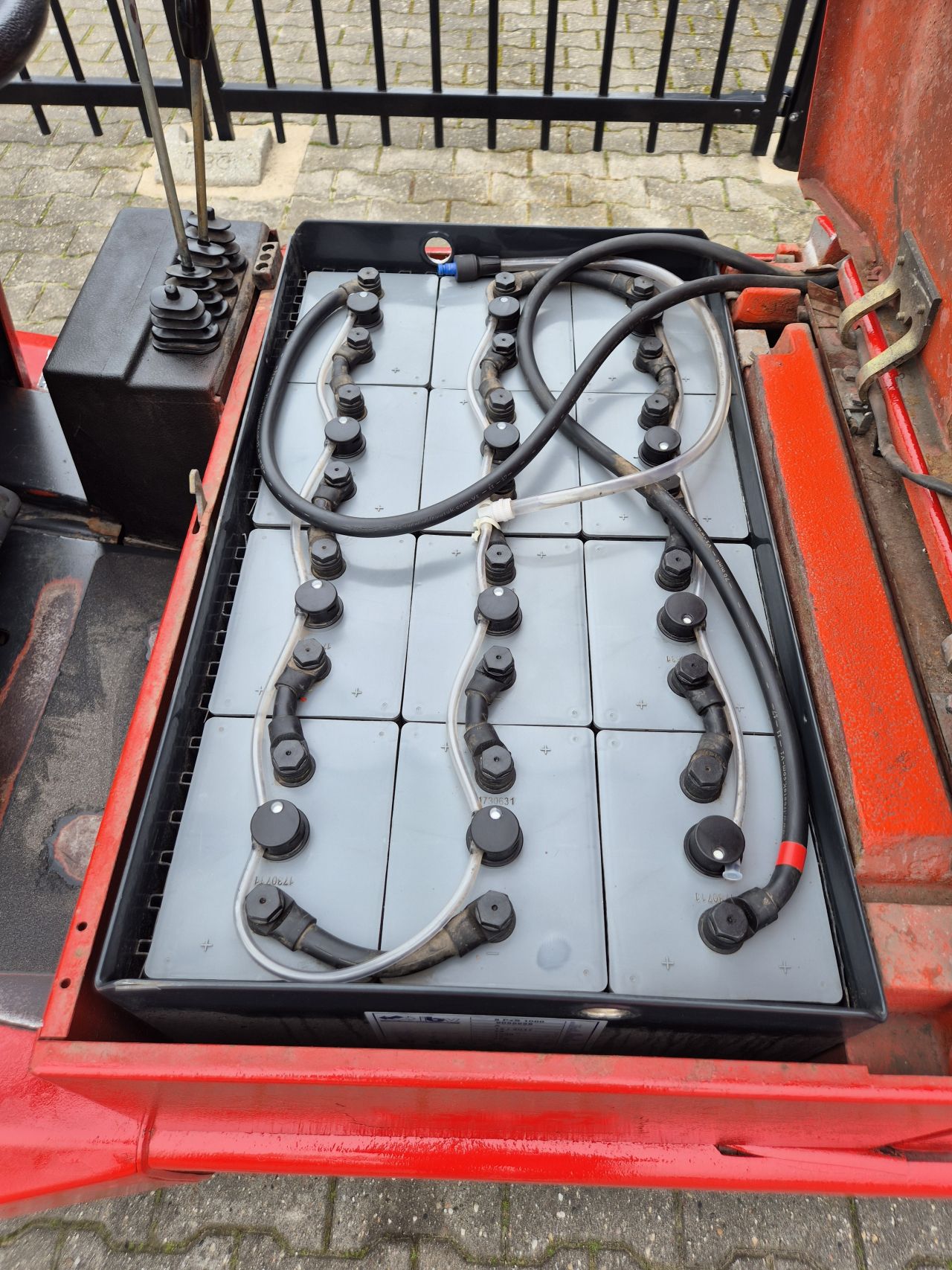 LINDE E15 HEFTRUCK MET SIDESHIFT EN FREELIFT ACCU'S VAN 2017