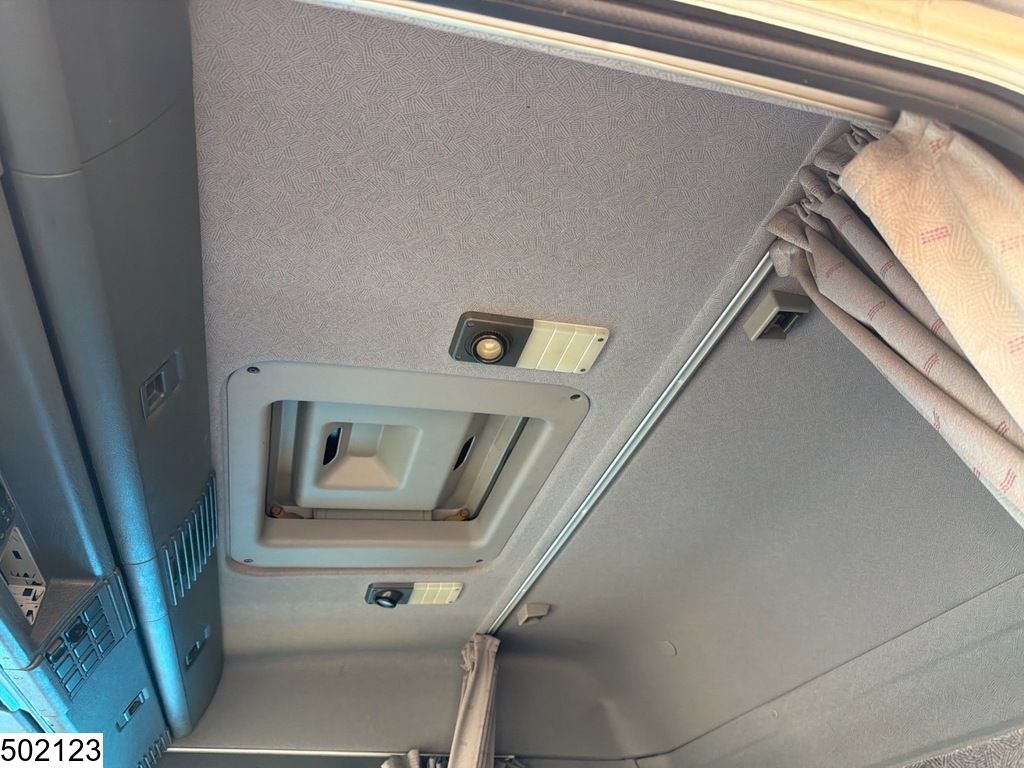 Scania P 320 Manual transmission, 14000 litres, petrol