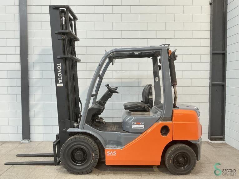 Gabelstapler Diesel Toyota 02-8 FDF 25 2019