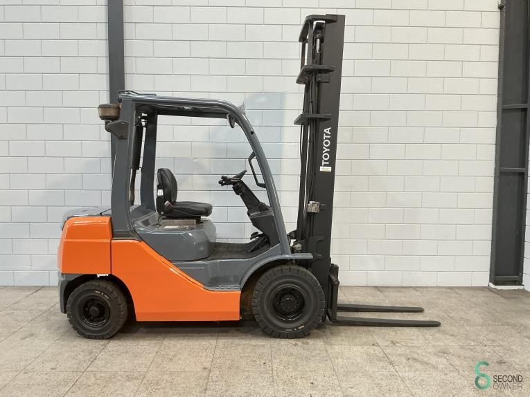 Gabelstapler Diesel Toyota 02-8 FDF 25 2019