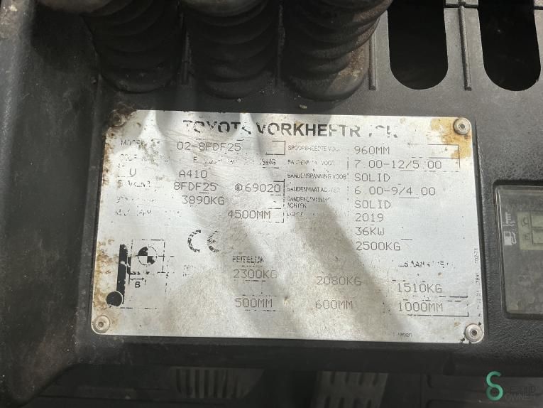 Gabelstapler Diesel Toyota 02-8 FDF 25 2019