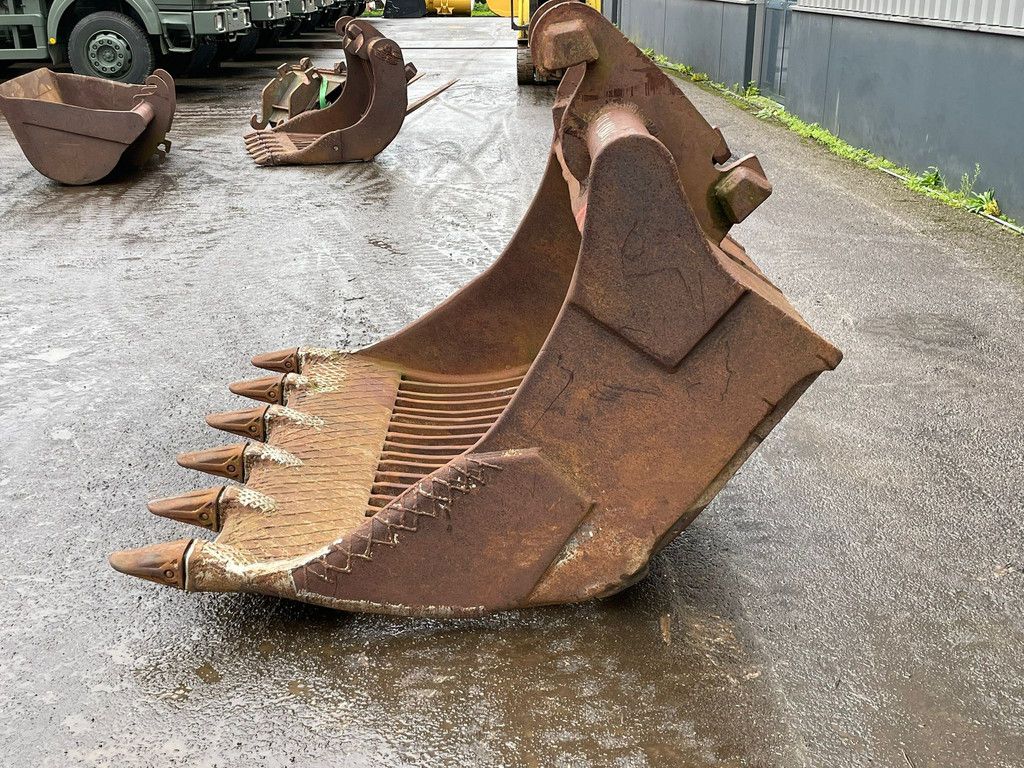 Verachtert Skeleton bucket