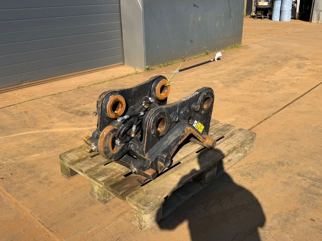 Caterpillar Quick coupler CW 40 H4N