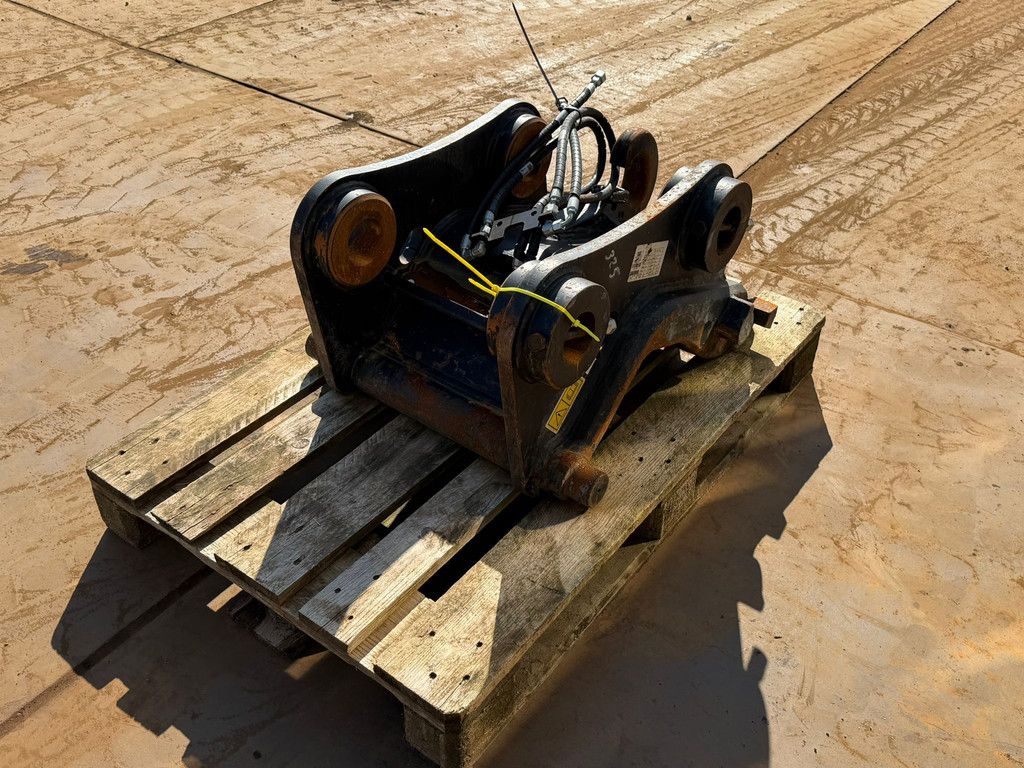 Caterpillar Quick coupler CW 40 H4N