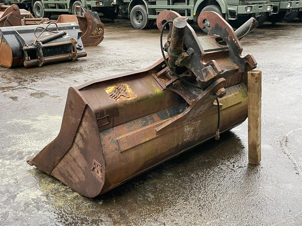 Tilting bucket CW-40