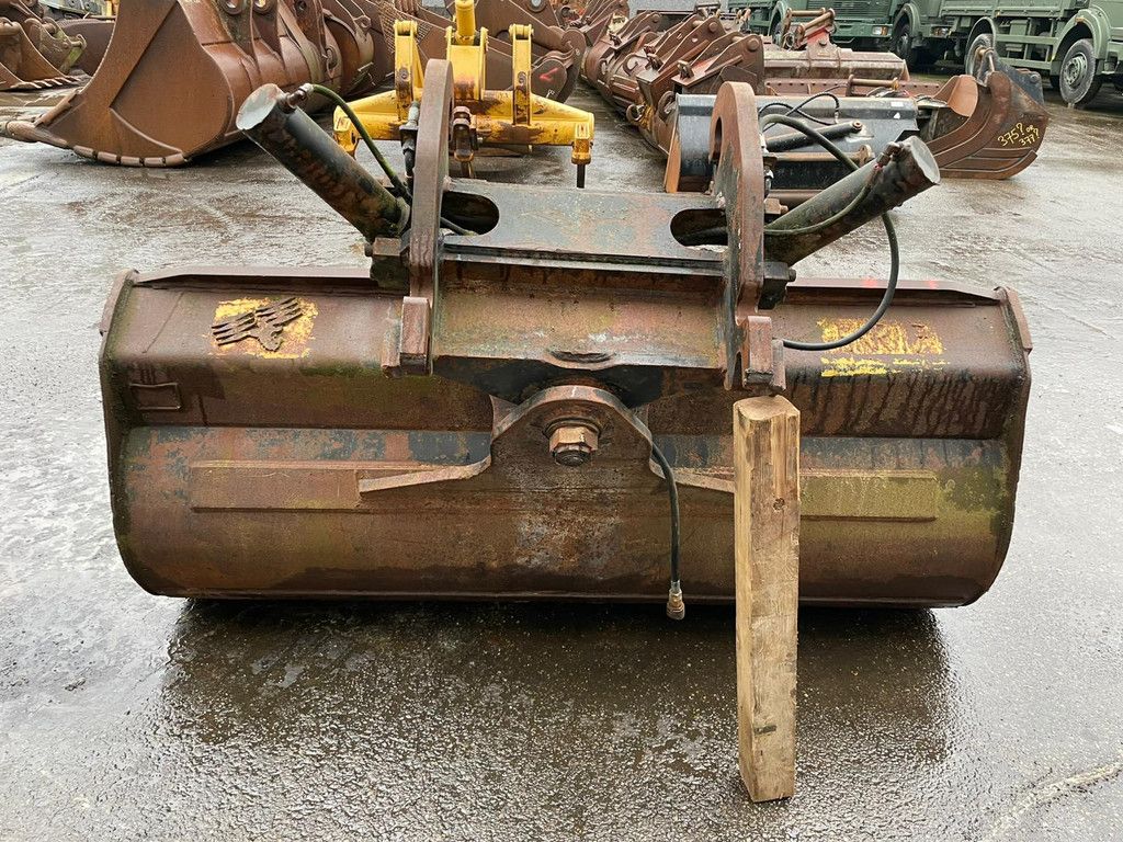 Tilting bucket CW-40
