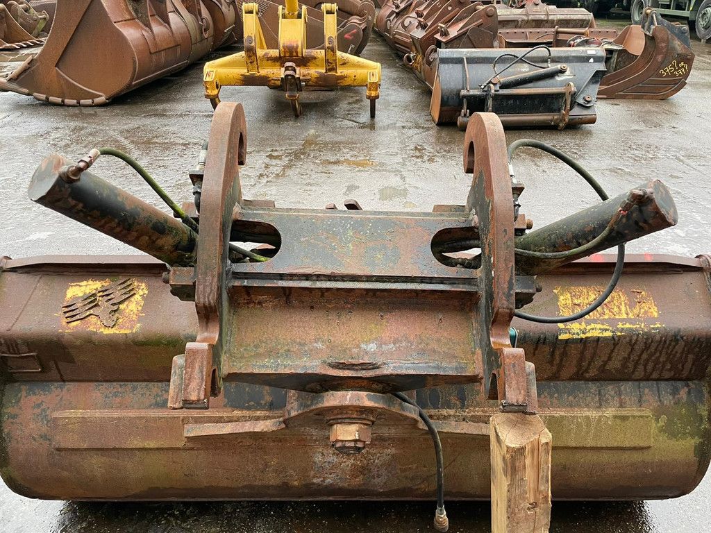 Tilting bucket CW-40