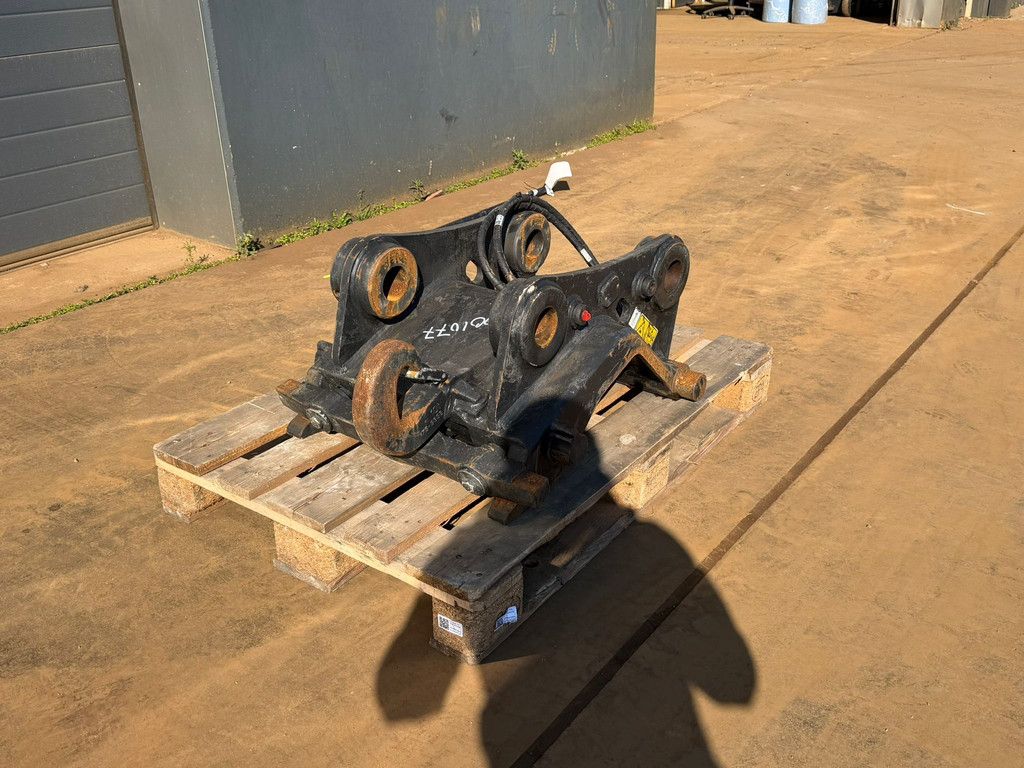 Caterpillar Quick coupler CW 30 H4N