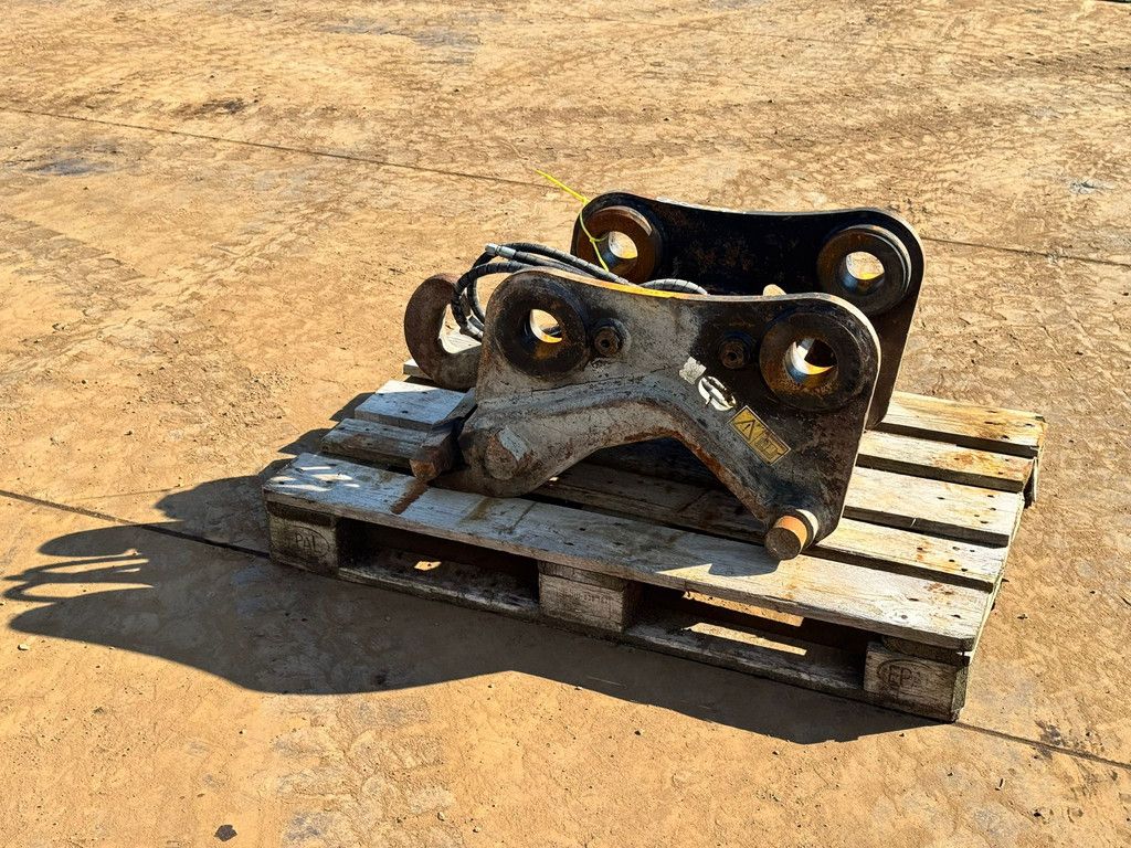 Caterpillar Quick coupler CW 40 H4N