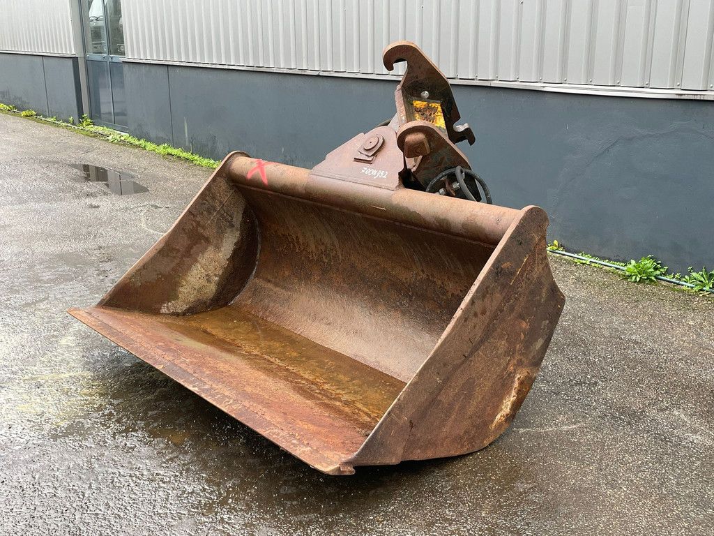 Tilting bucket CW40