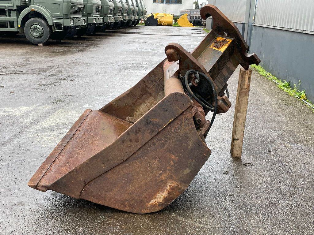 Tilting bucket CW40