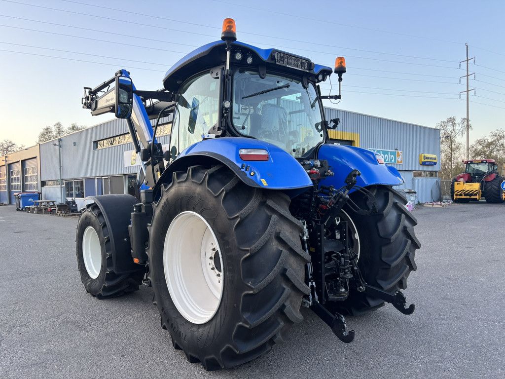 NEW HOLLAND T7.210 AC + frontlader