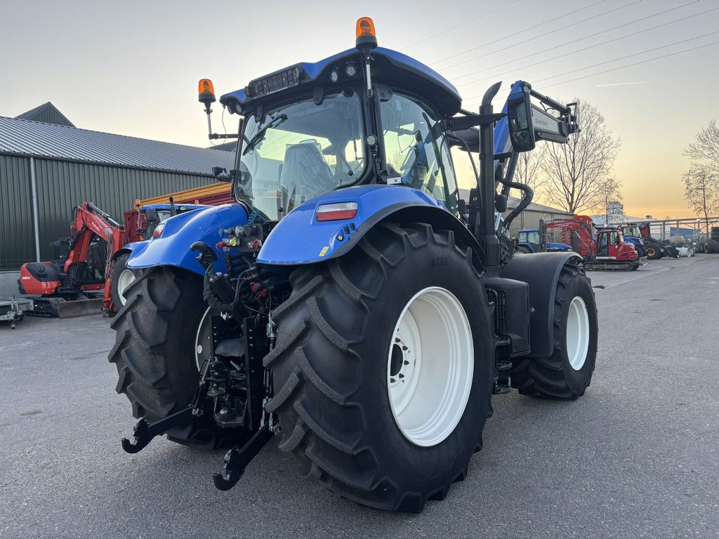 NEW HOLLAND T7.210 AC + frontlader