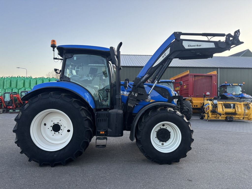 NEW HOLLAND T7.210 AC + frontlader