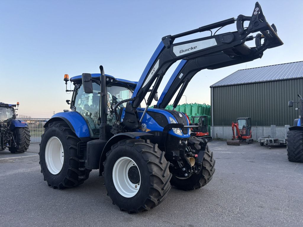 NEW HOLLAND T7.210 AC + frontlader
