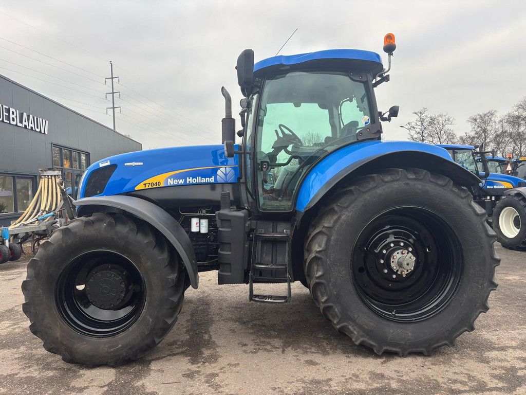 NEW HOLLAND T7040 AC