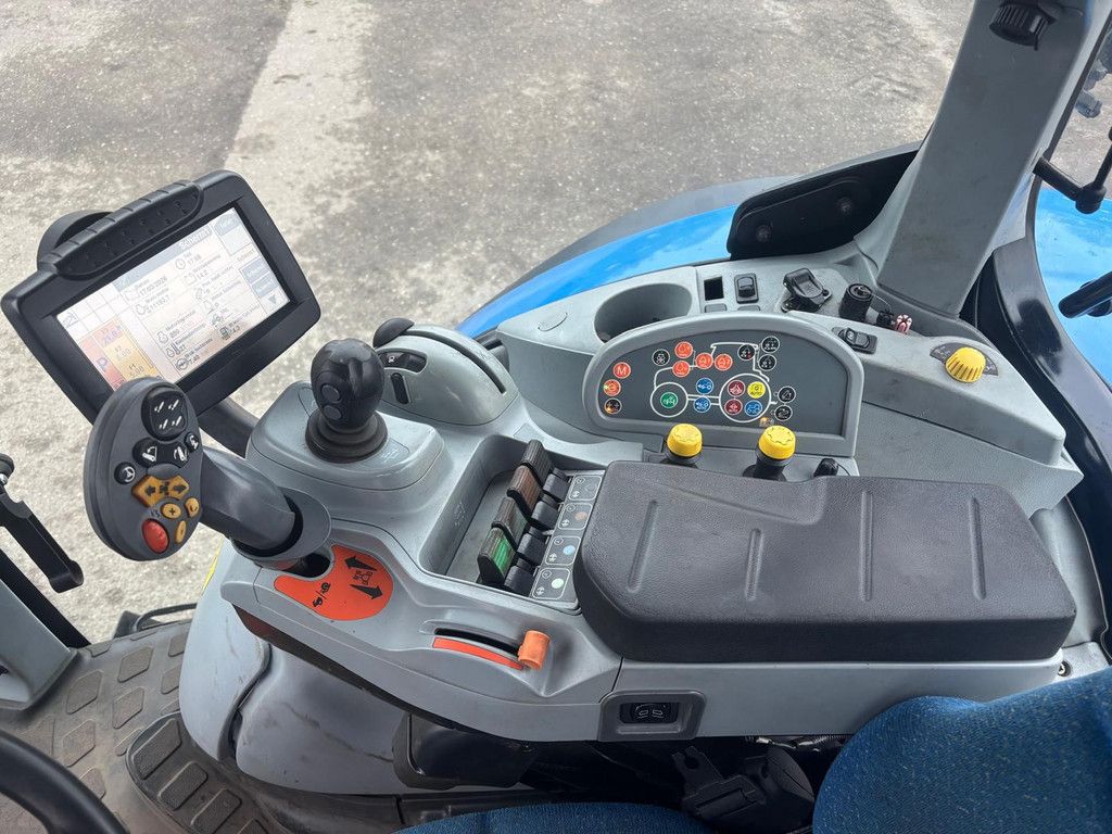 NEW HOLLAND T7040 AC