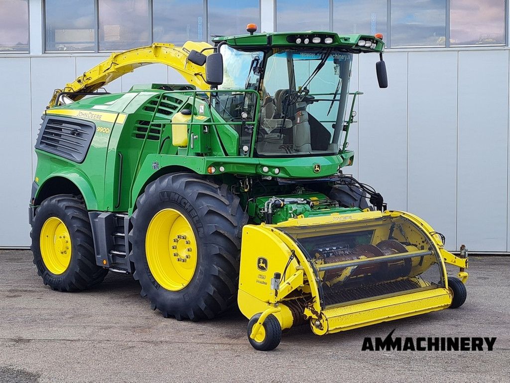 John Deere 9900i including John Deere 639 Premium