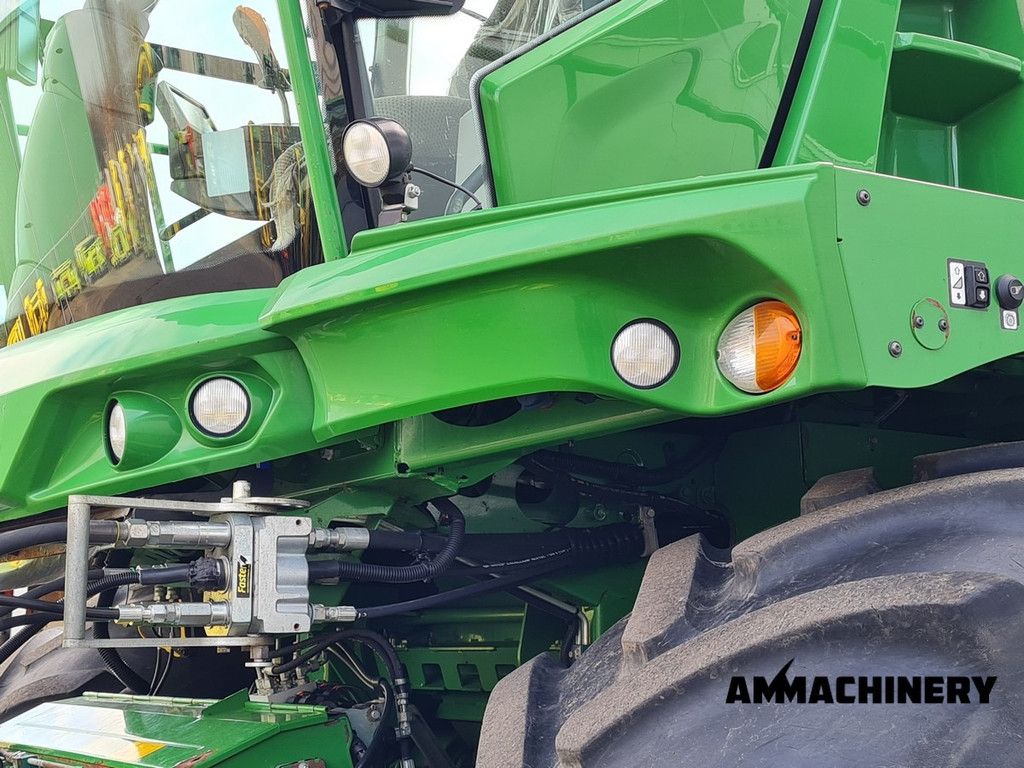 John Deere 9900i including John Deere 639 Premium