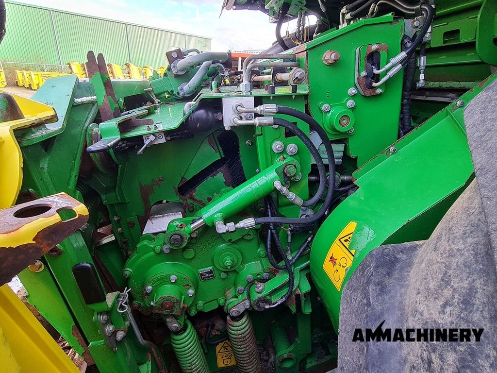John Deere 9900i including John Deere 639 Premium