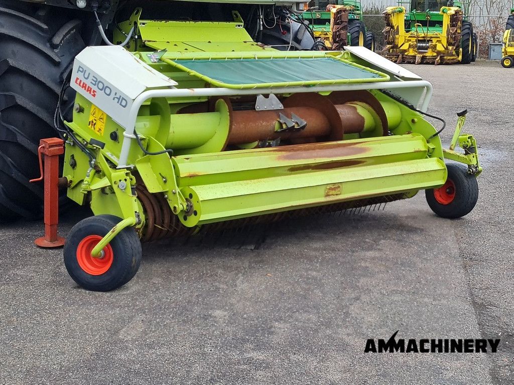 Claas PU300HD hydraulic wheels