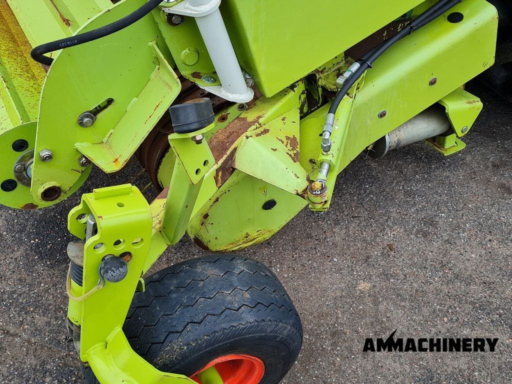 Claas PU300HD hydraulic wheels