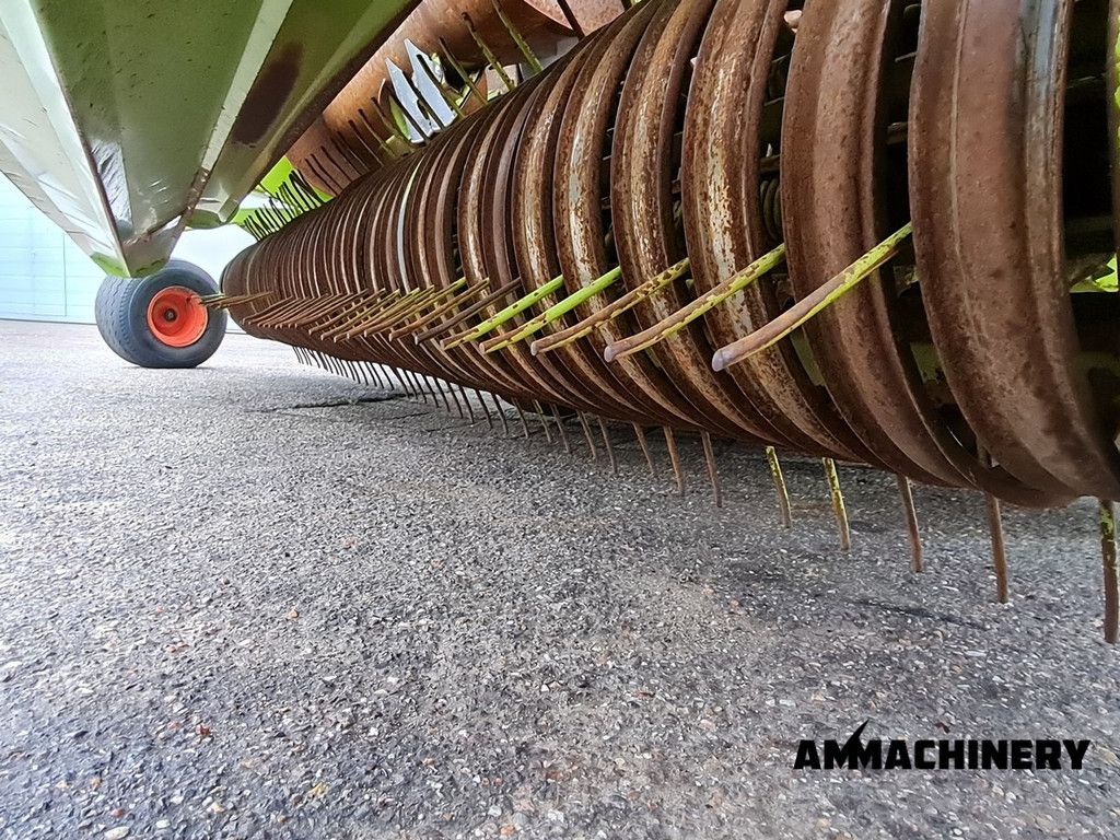 Claas PU300HD hydraulic wheels