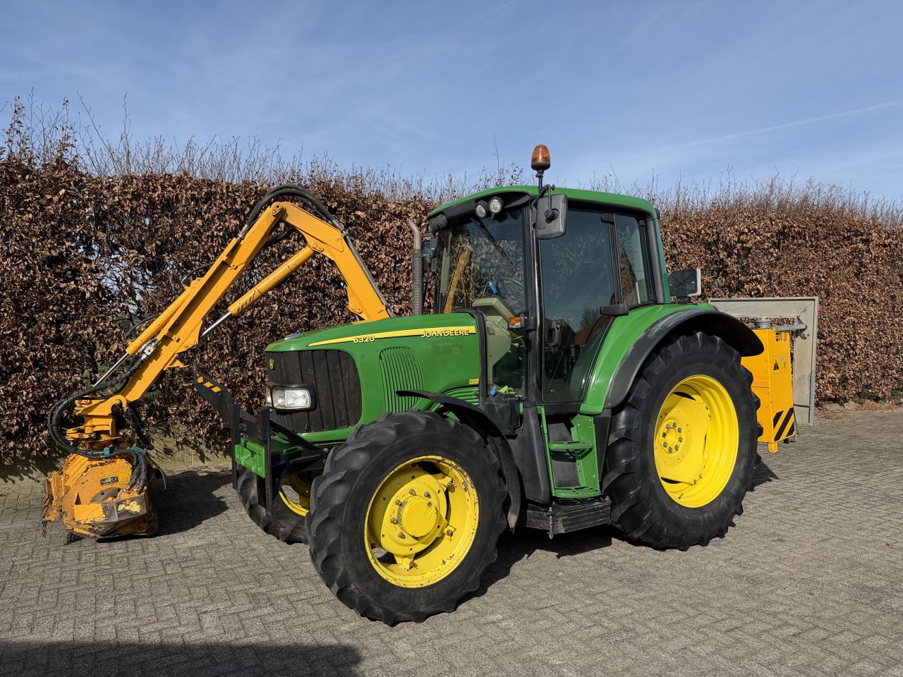 John Deere 6320 AP met maaiarm !!