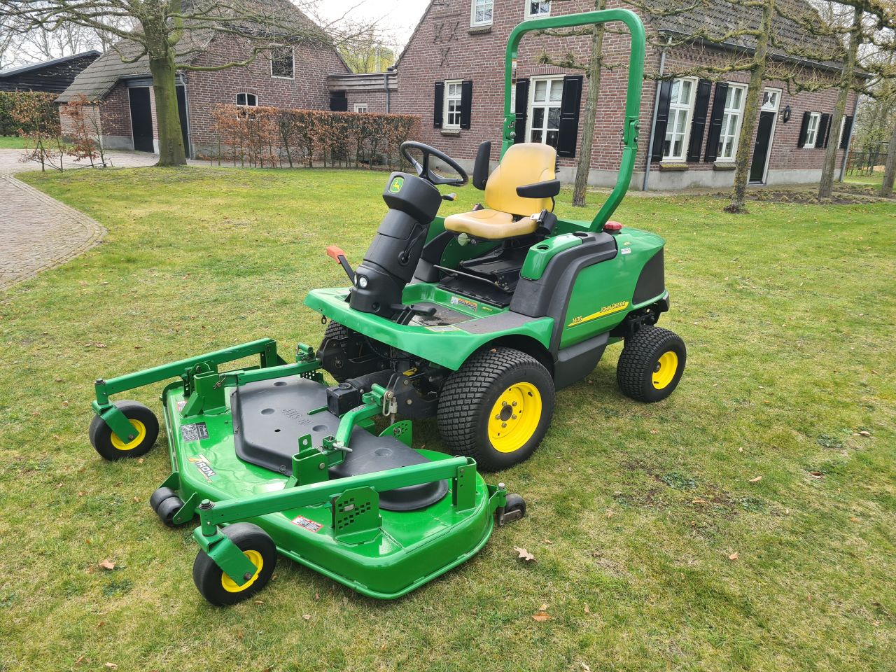 John Deere 1435 frontmaaier met Yanmar motor.